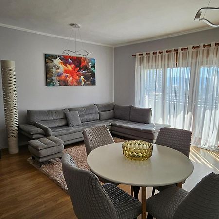 Apartamento Sky Dwelling Tirana Exterior foto