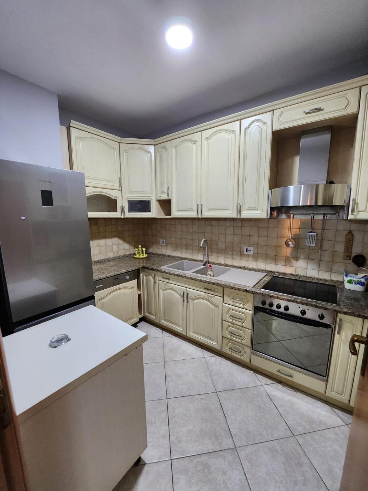 Apartamento Sky Dwelling Tirana Exterior foto